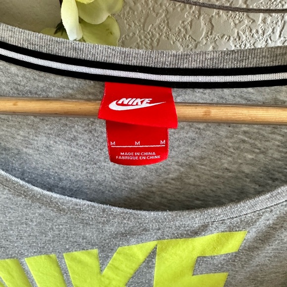 Nike Dolmen sleeve drop shoulder long sleeve, size M - Picture 3 of 4